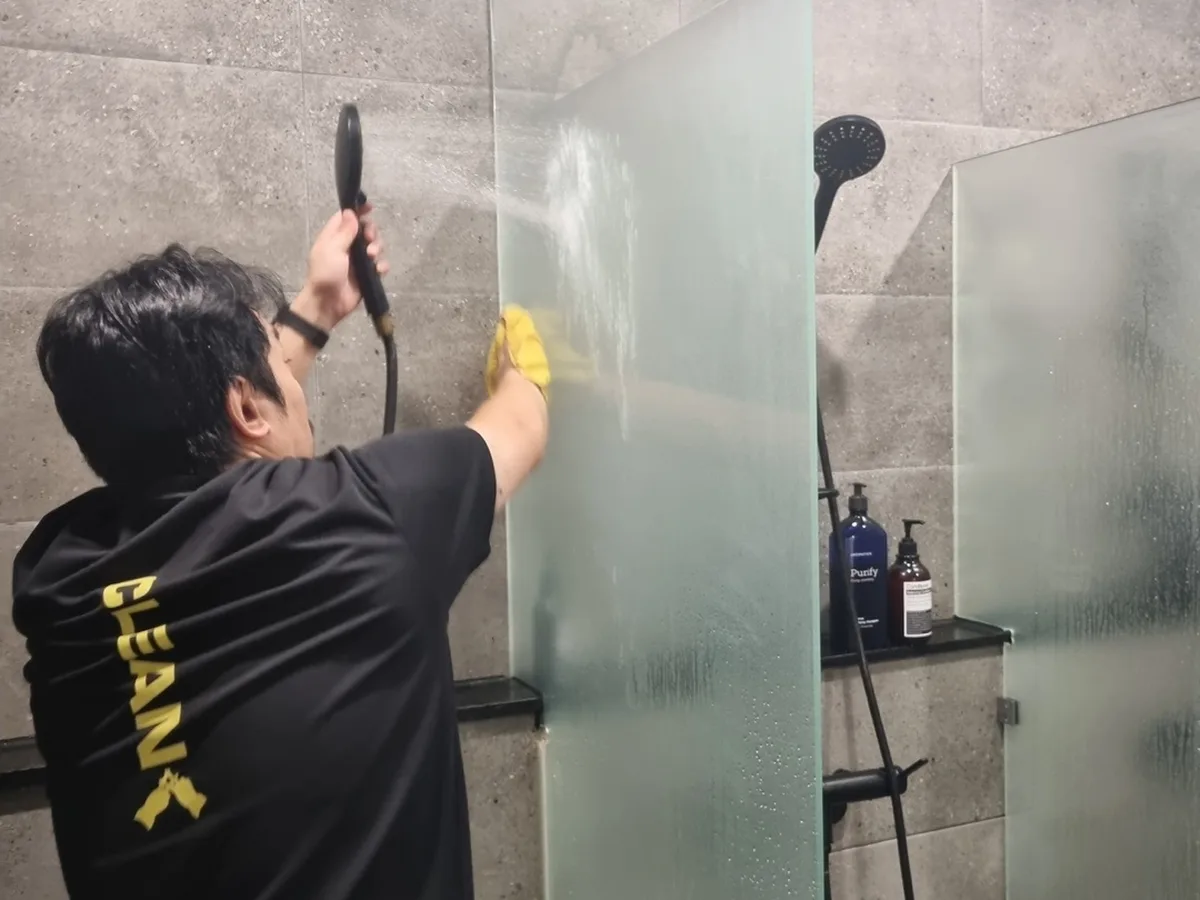철원군 갈말읍 헬스장 복도·대기 동선 야간 위생청소 사례 - 행진크린