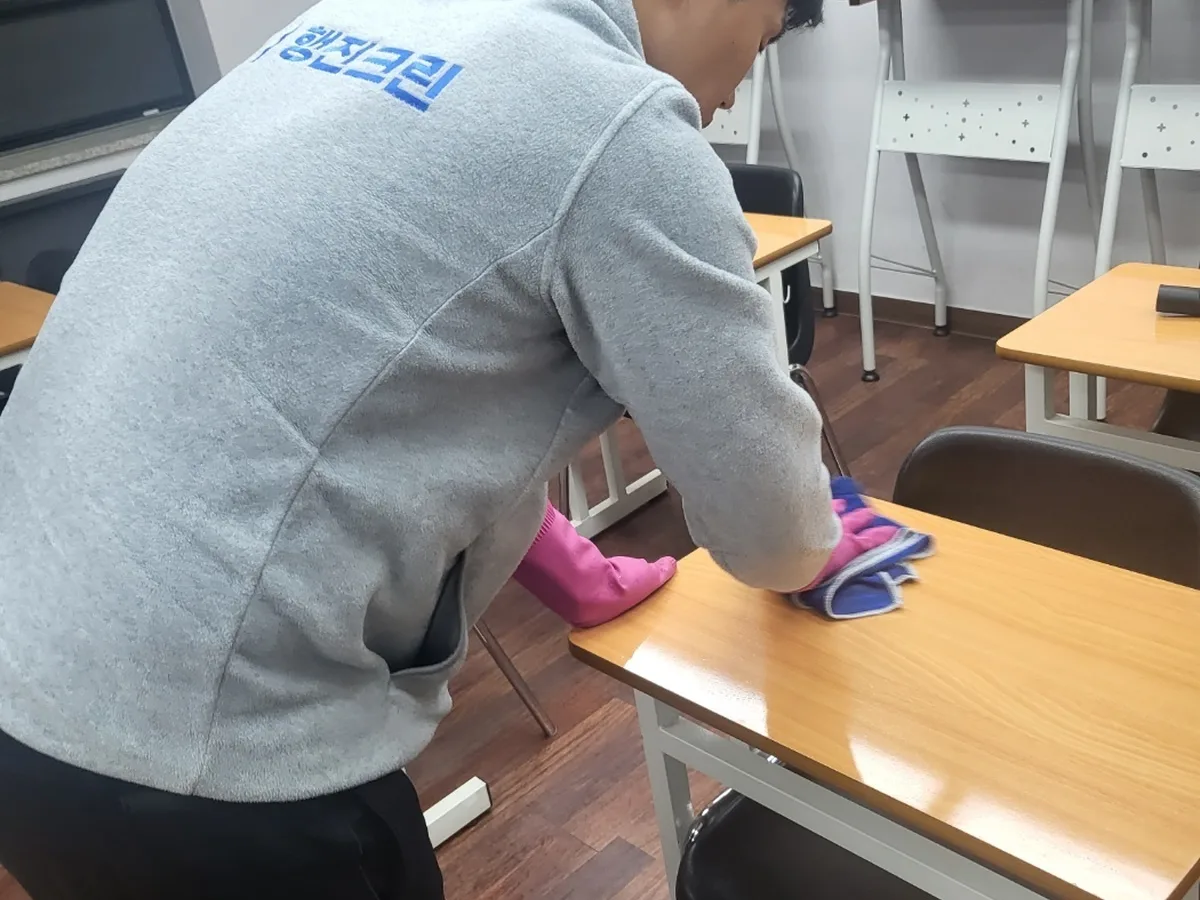 춘천시 남산면 유치원 책걸상 교실 위생청소 사례 - 행진크린