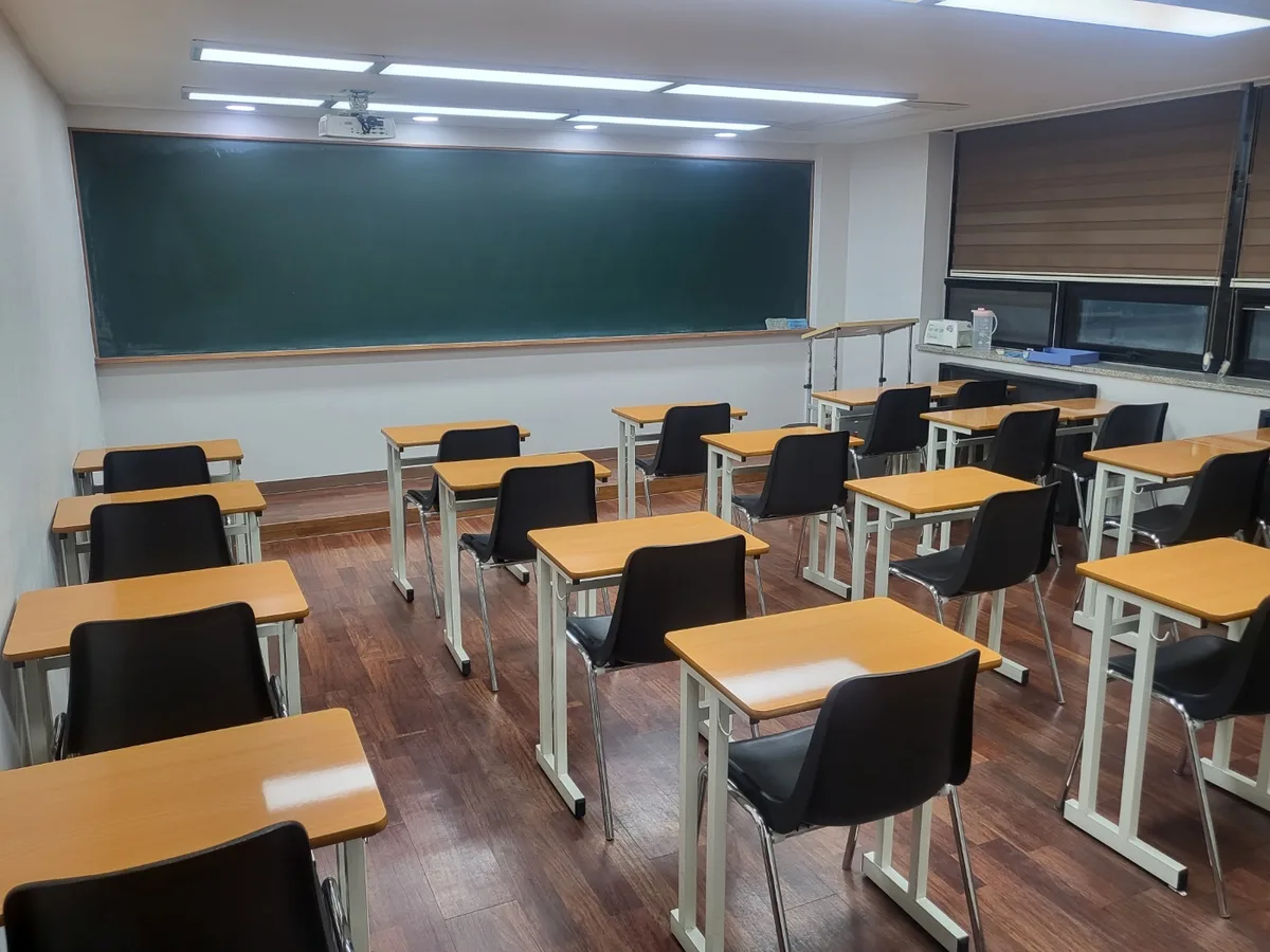 철원군 근동면 스터디룸 미팅룸 장비 주변 정밀 위생청소 사례 - 행진크린