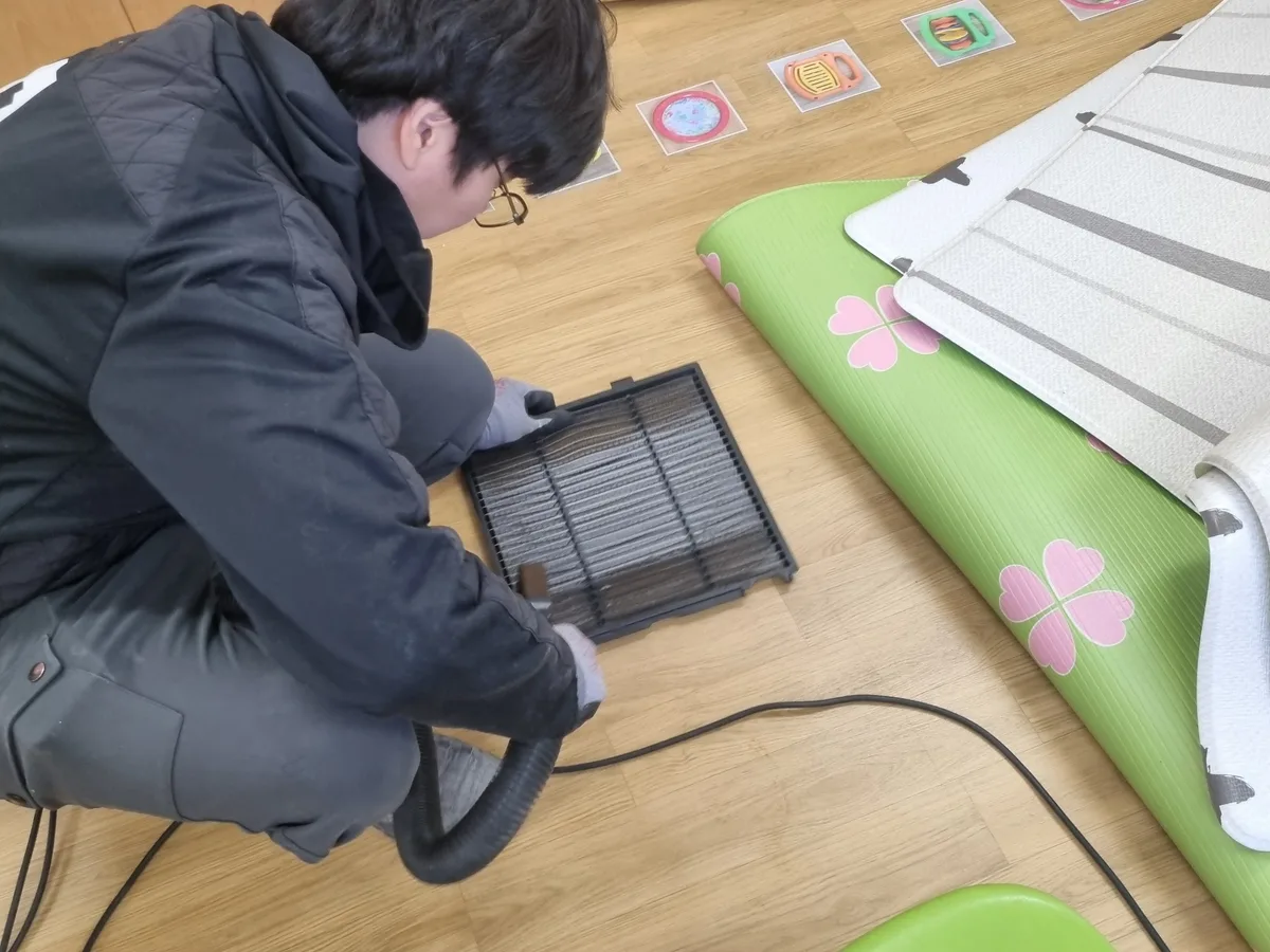 철원군 근동면 놀이방 낮잠실 장비 주변 정밀 위생청소 사례 - 행진크린
