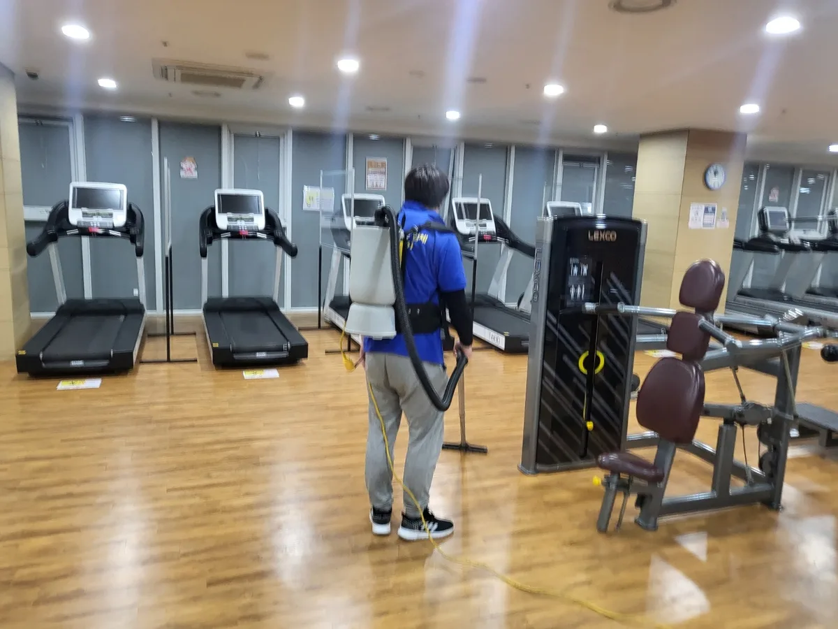 철원군 근동면 헬스장 샤워실 장비 주변 정밀 위생청소 사례 - 행진크린
